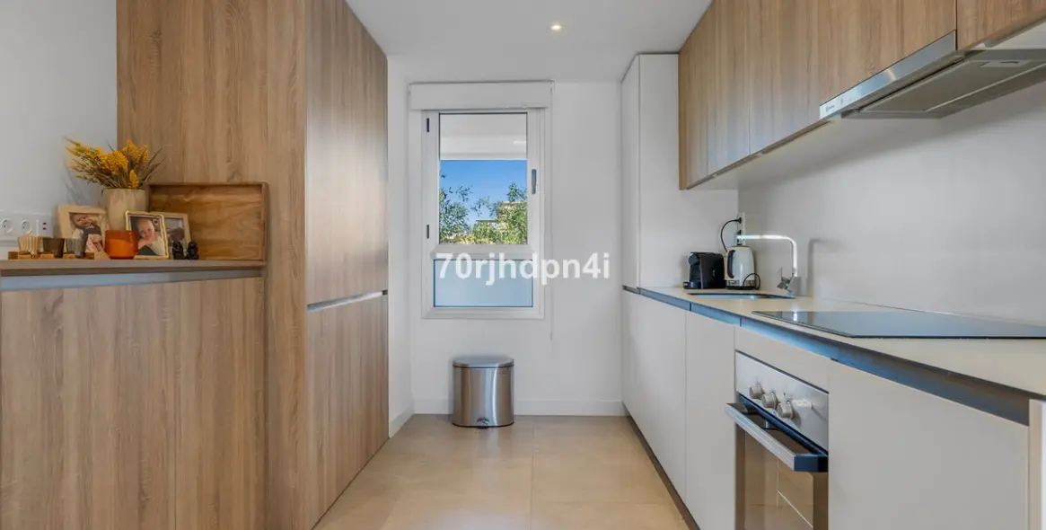 Sale of middle floor apartment in Mijas Costa 13