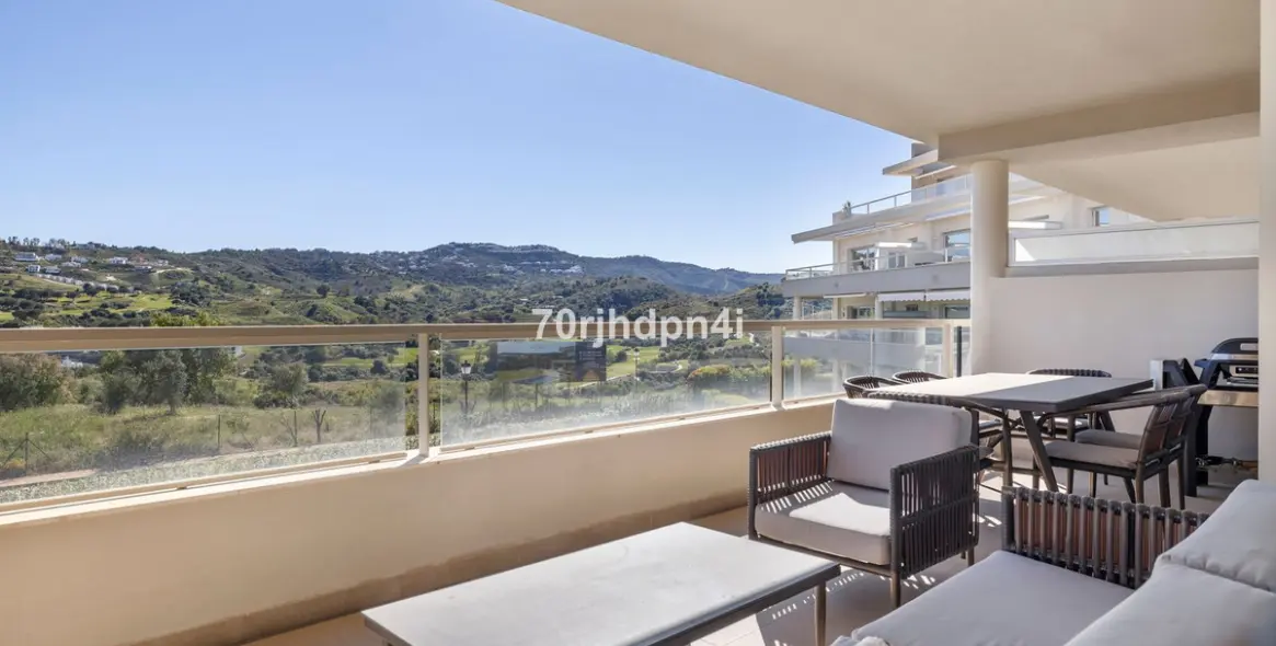 Sale of middle floor apartment in Mijas Costa 15