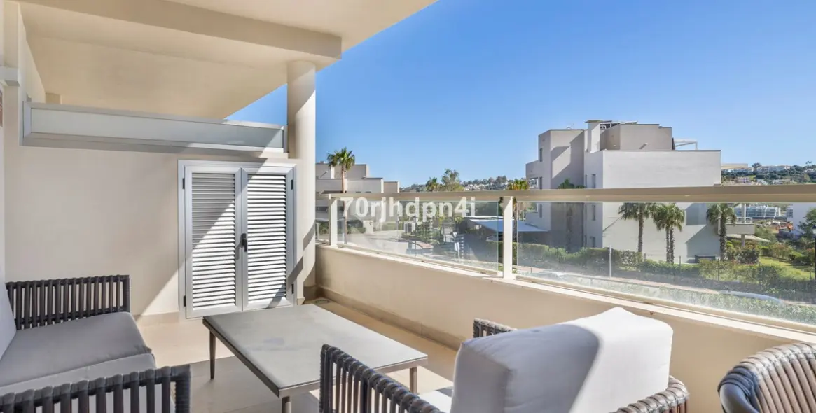 Sale of middle floor apartment in Mijas Costa 18