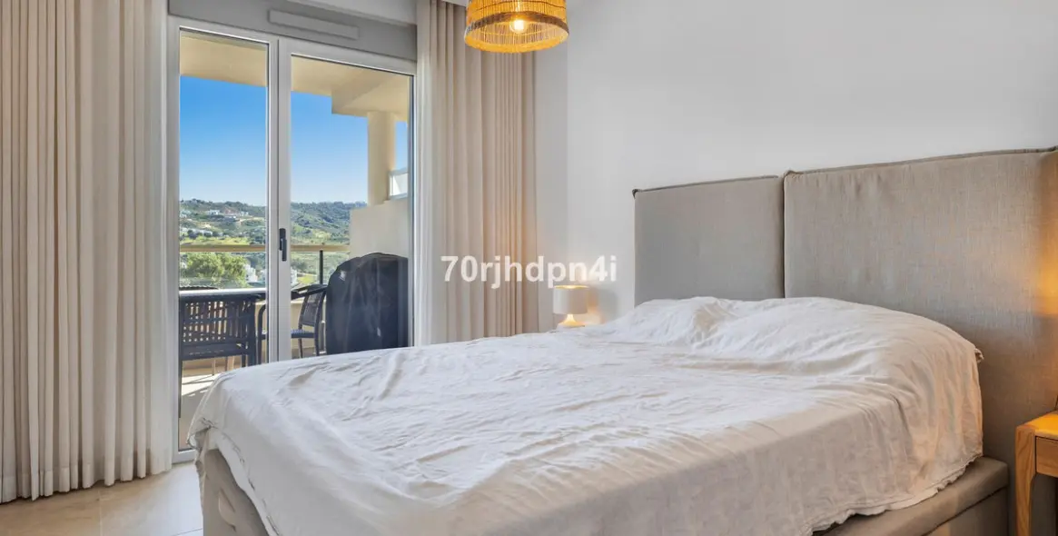 Sale of middle floor apartment in Mijas Costa 21