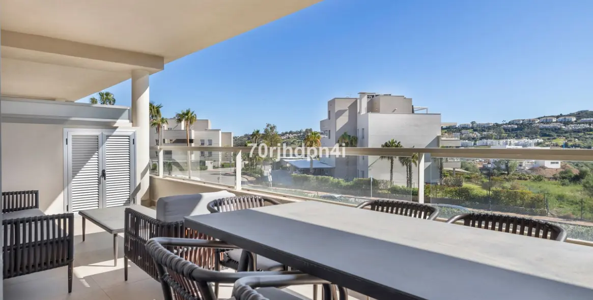 Sale of middle floor apartment in Mijas Costa 25
