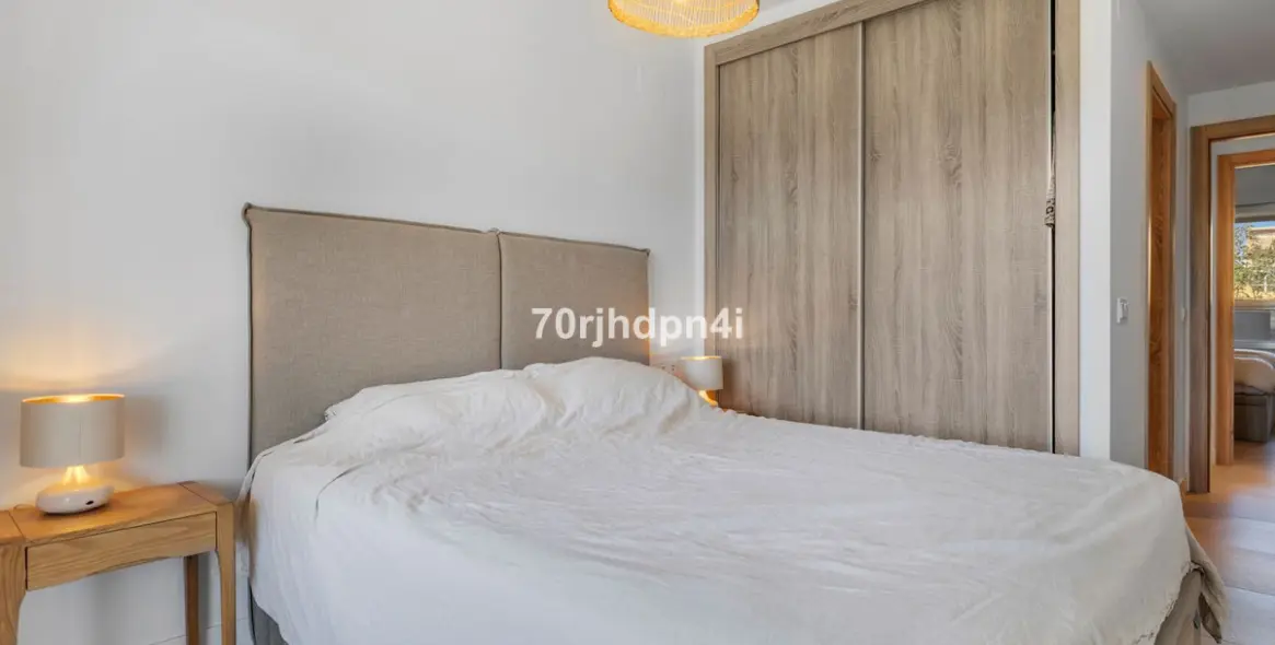 Sale of middle floor apartment in Mijas Costa 26