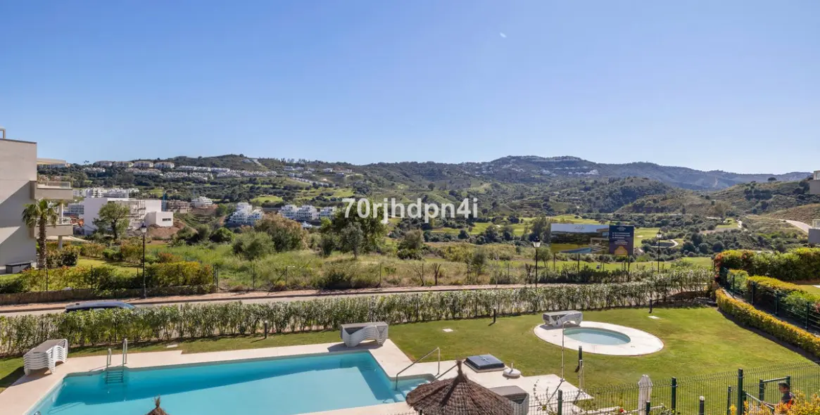Sale of middle floor apartment in Mijas Costa 27