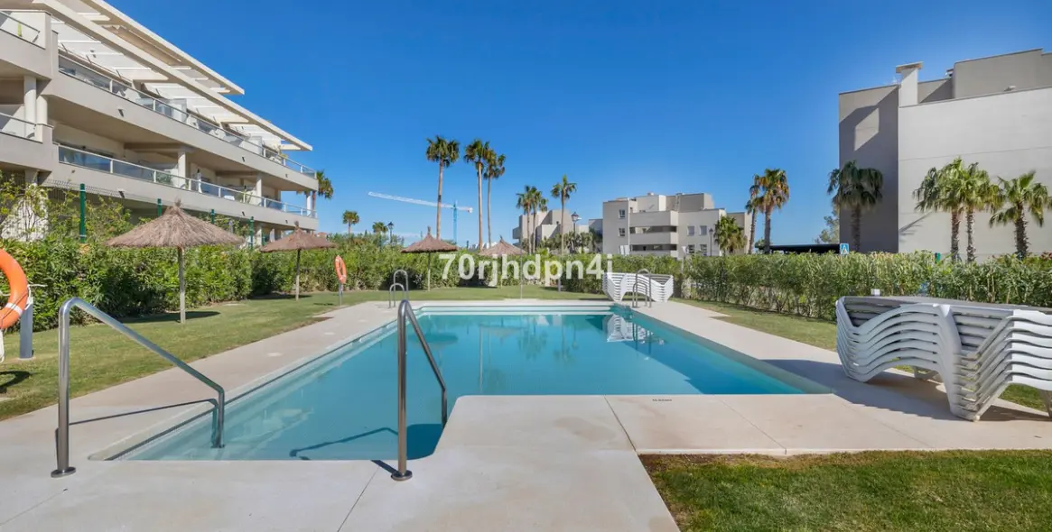 Sale of middle floor apartment in Mijas Costa 28