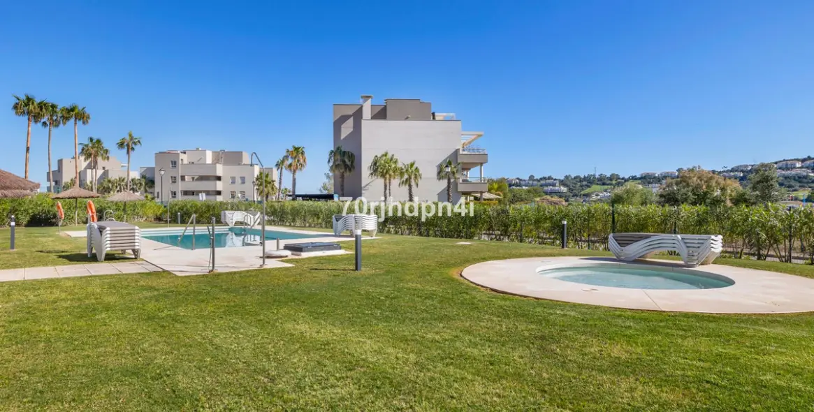 Sale of middle floor apartment in Mijas Costa 29