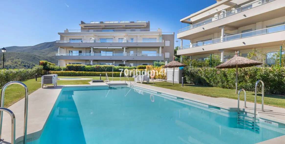 Sale of middle floor apartment in Mijas Costa 30