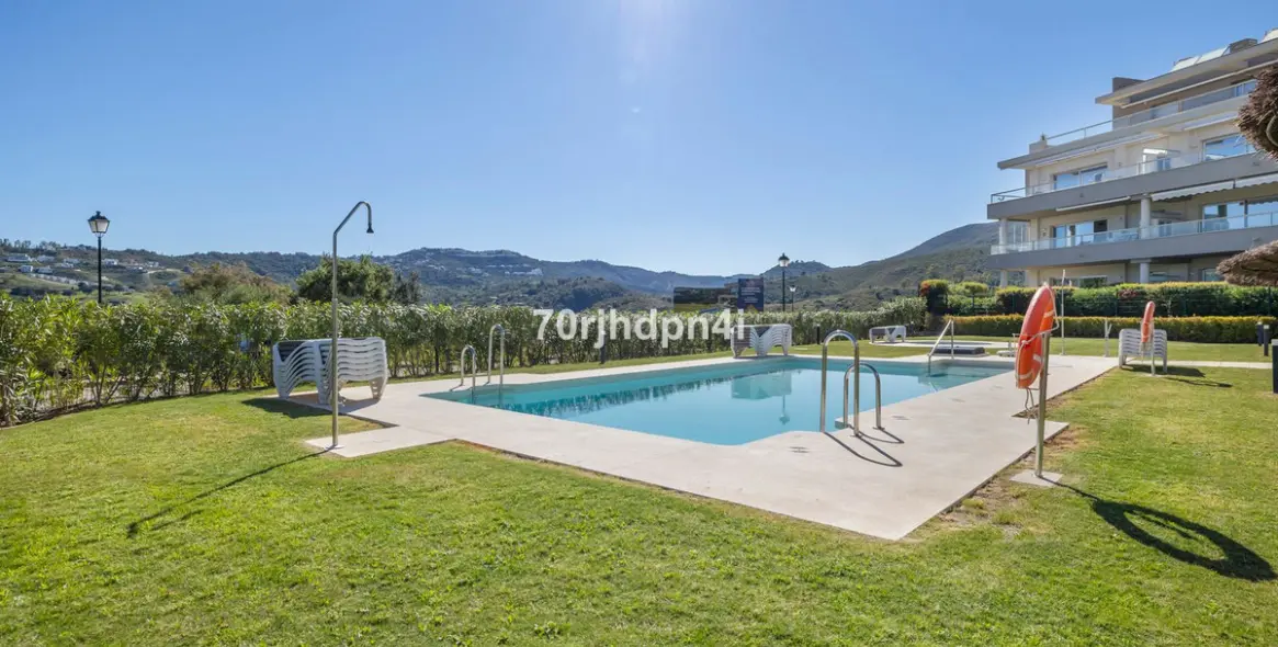 Sale of middle floor apartment in Mijas Costa 33