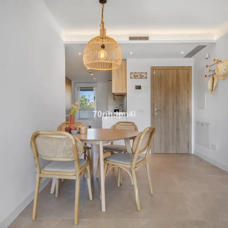 Sale of middle floor apartment in Mijas