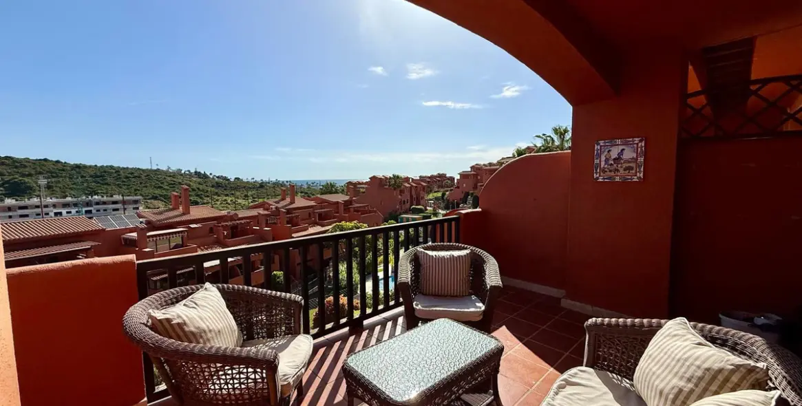 Продажа двухуровневого пентхауса в Estepona 1