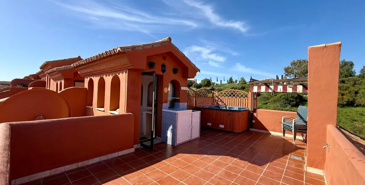 Продажа двухуровневого пентхауса в Estepona 2