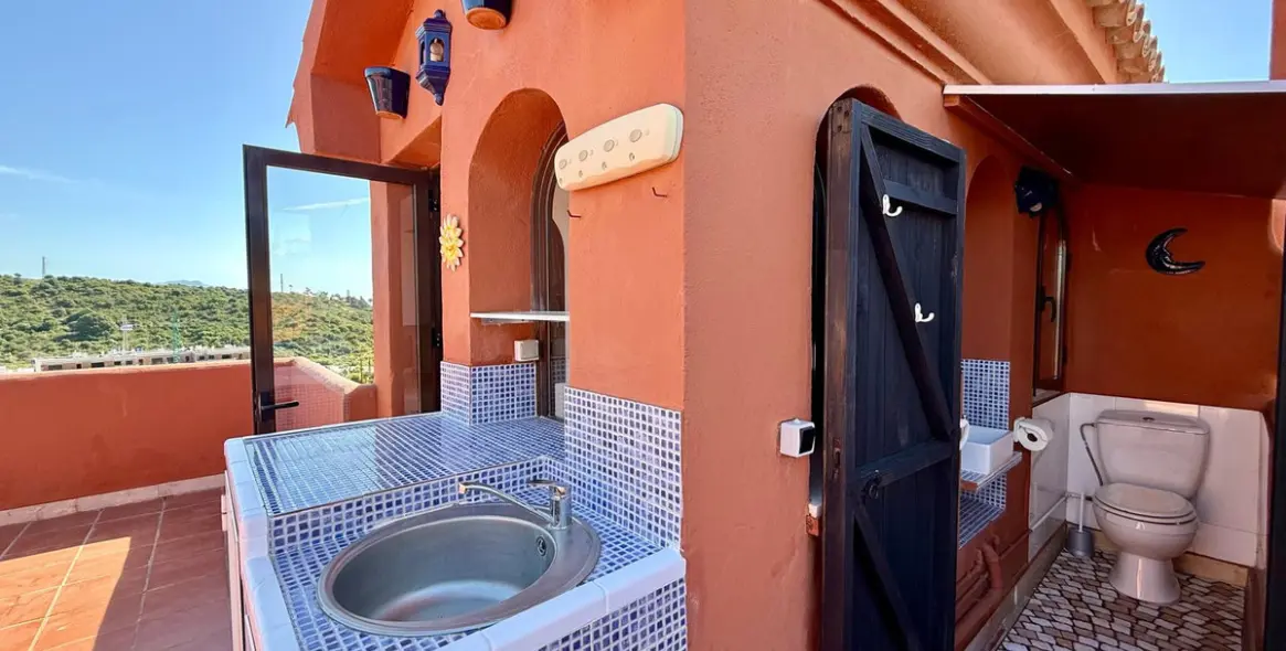 Продажа двухуровневого пентхауса в Estepona 3