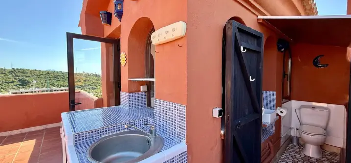 Продажа двухуровневого пентхауса в Estepona 2