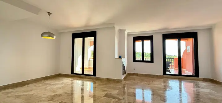 Продажа двухуровневого пентхауса в Estepona 3