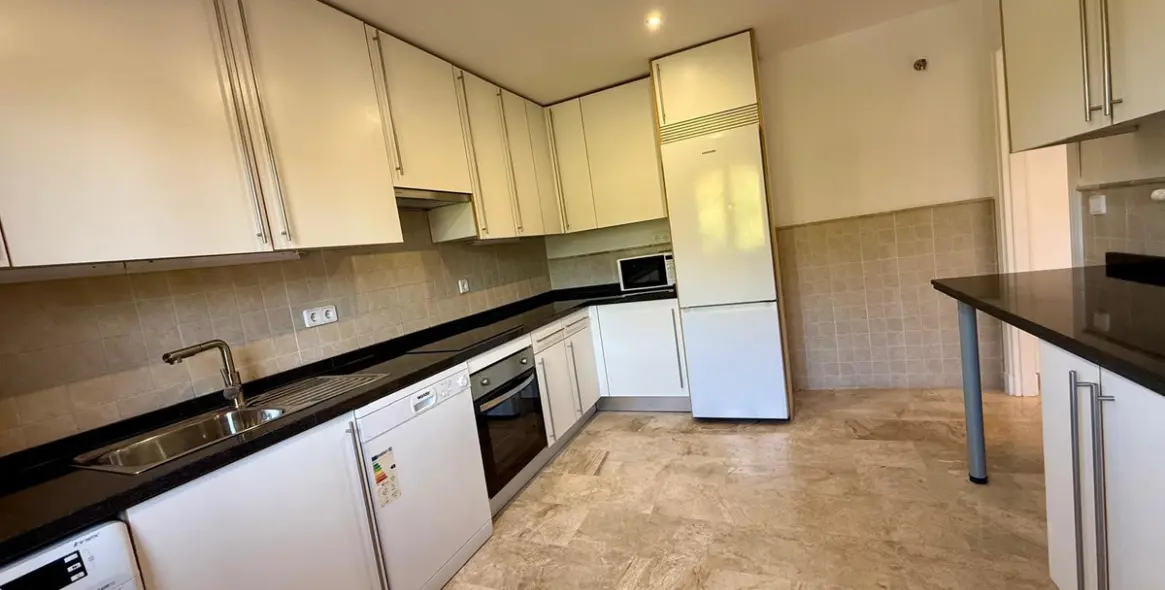 Продажа двухуровневого пентхауса в Estepona 5