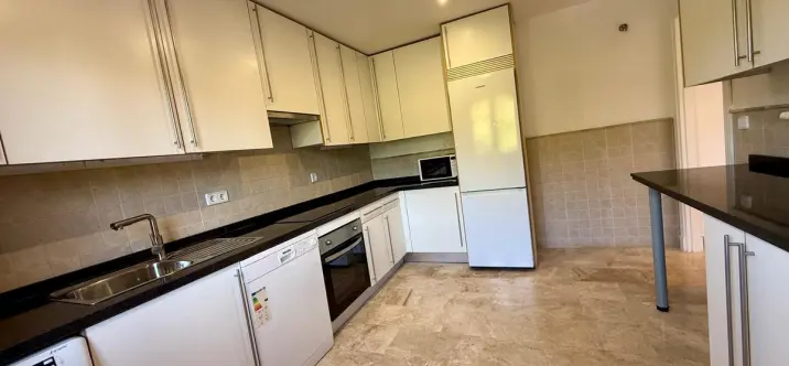 Продажа двухуровневого пентхауса в Estepona 4