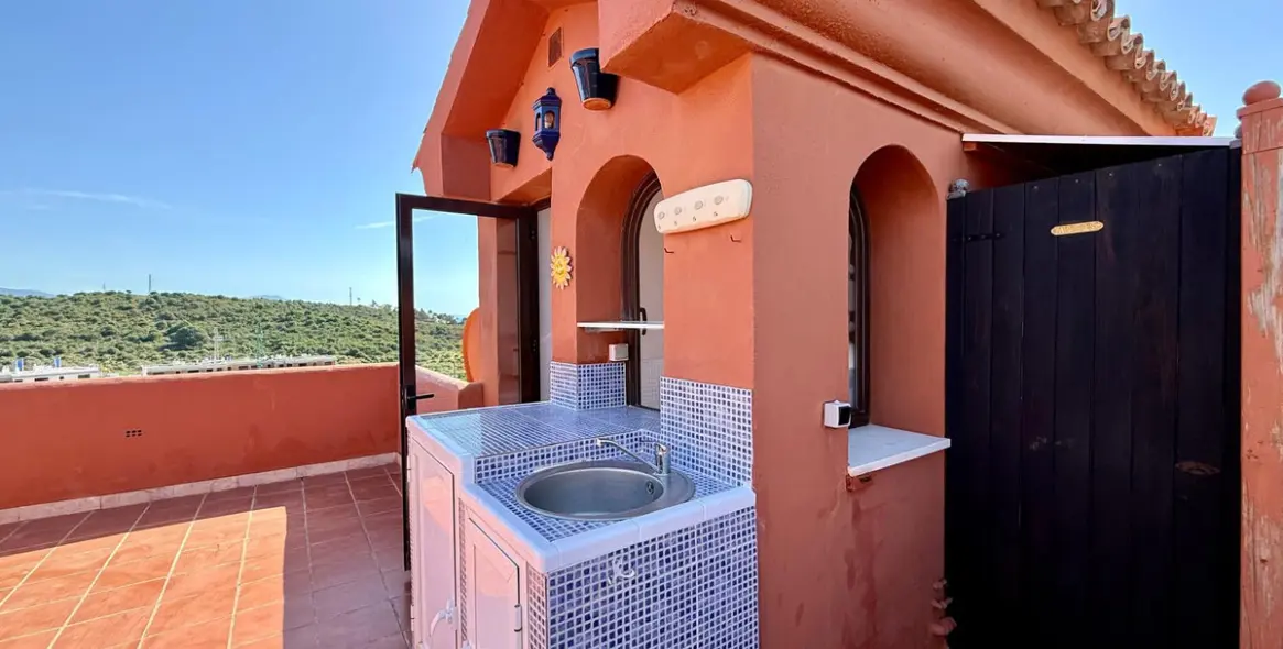 Продажа двухуровневого пентхауса в Estepona 8