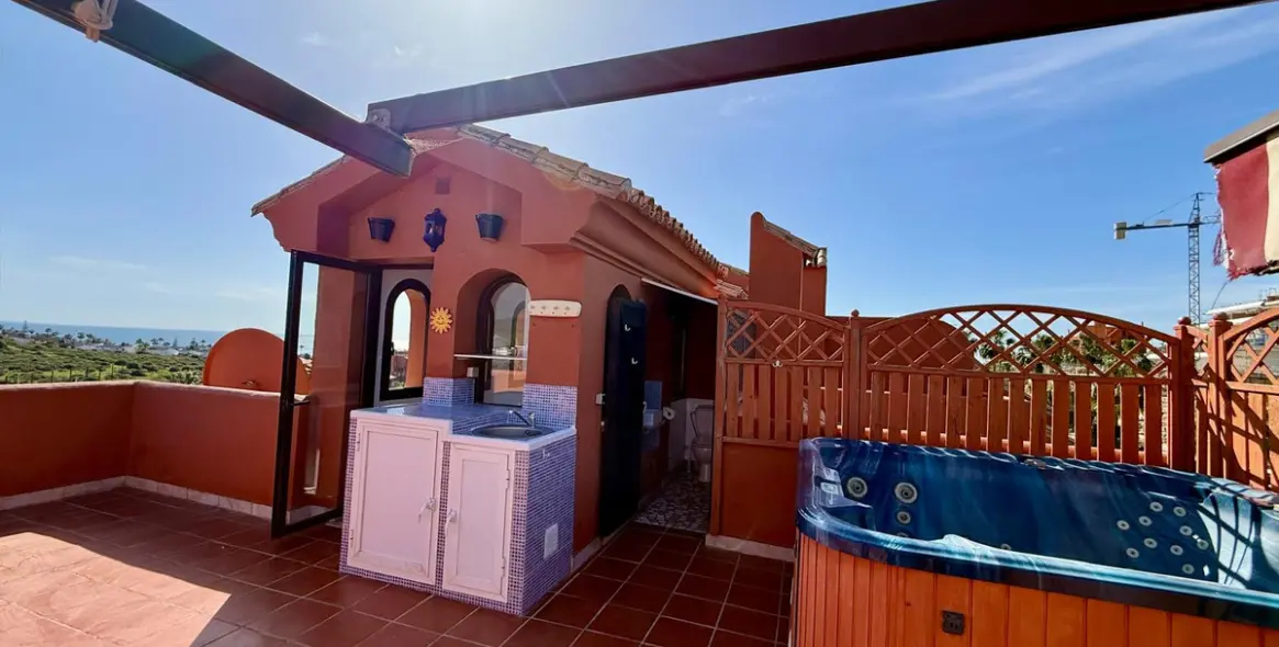 Продажа двухуровневого пентхауса в Estepona 9