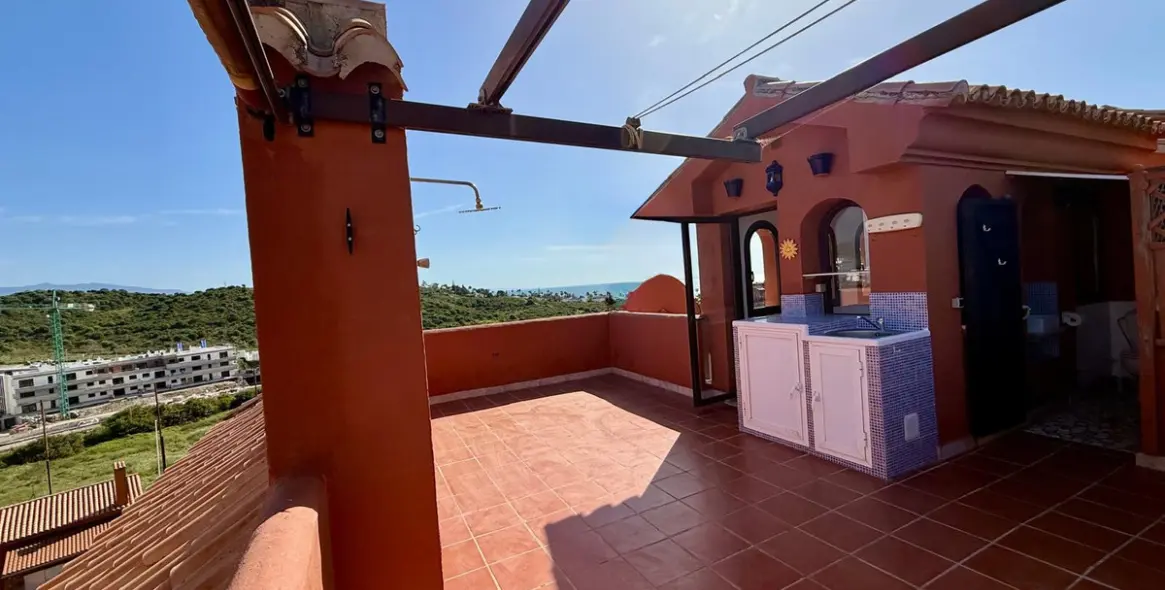 Продажа двухуровневого пентхауса в Estepona 10