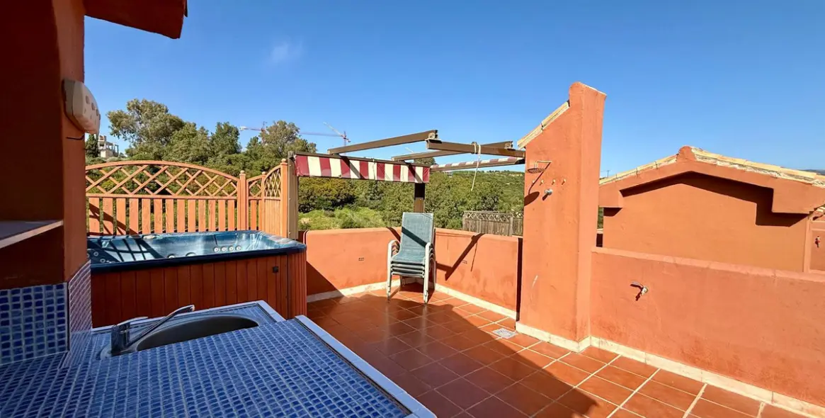 Продажа двухуровневого пентхауса в Estepona 11