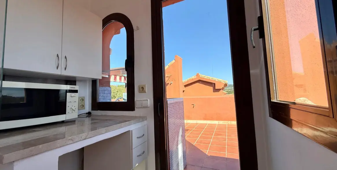 Продажа двухуровневого пентхауса в Estepona 12