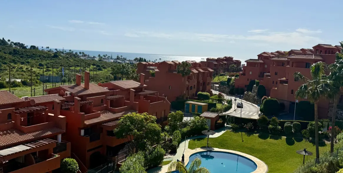 Продажа двухуровневого пентхауса в Estepona 14