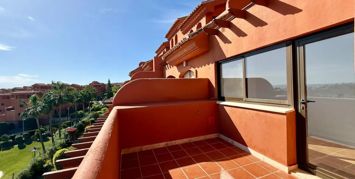 Продажа двухуровневого пентхауса в Estepona 15