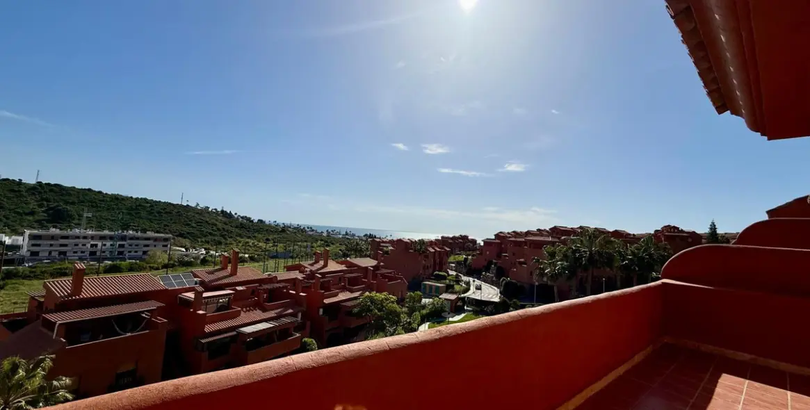 Продажа двухуровневого пентхауса в Estepona 16