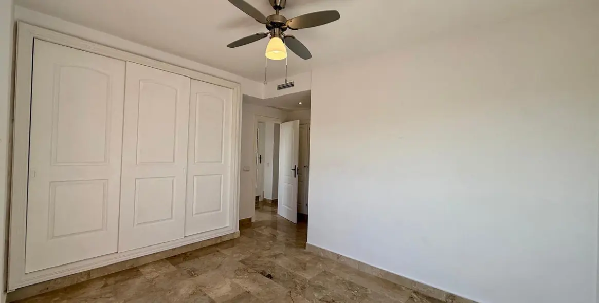 Продажа двухуровневого пентхауса в Estepona 18