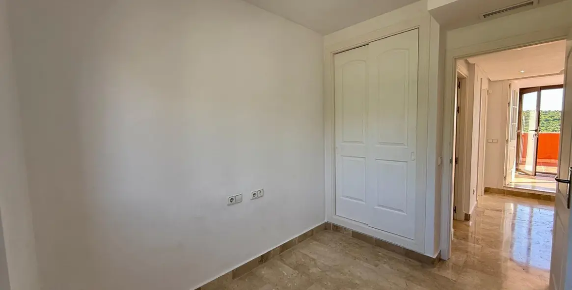 Продажа двухуровневого пентхауса в Estepona 26