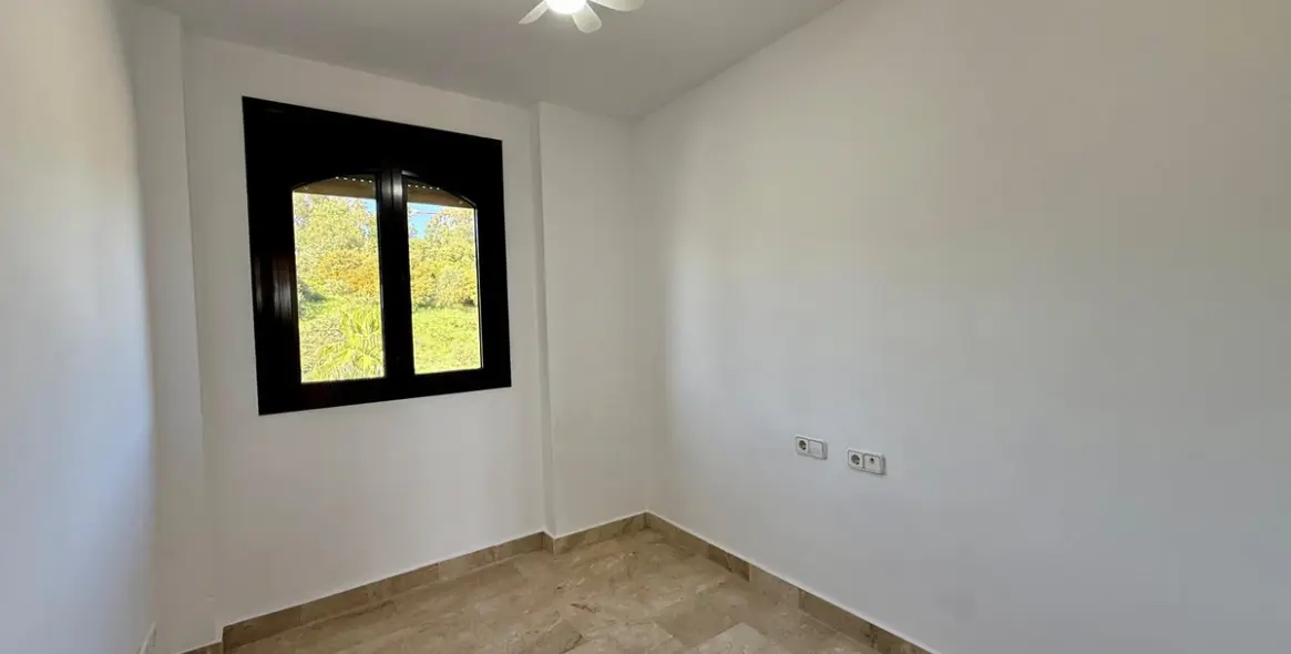 Продажа двухуровневого пентхауса в Estepona 27