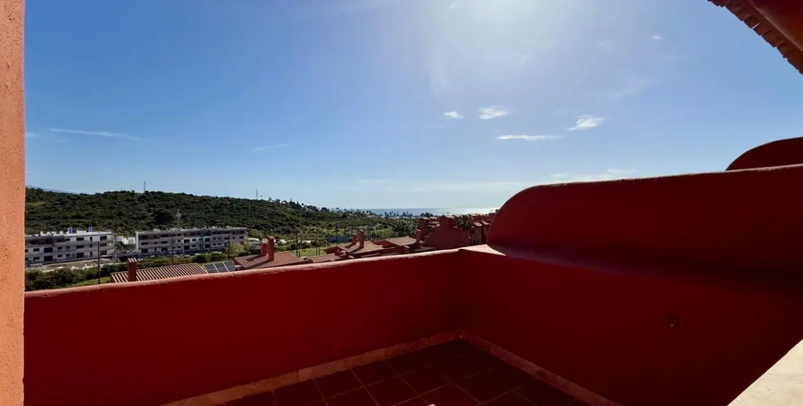Продажа двухуровневого пентхауса в Estepona 28