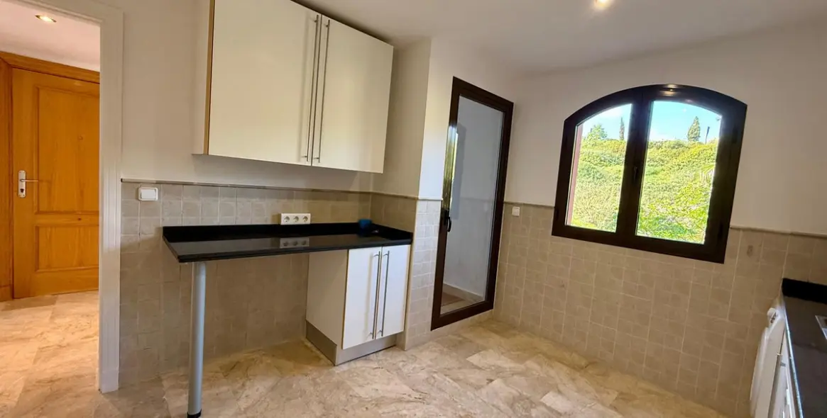 Продажа двухуровневого пентхауса в Estepona 32