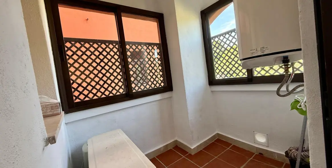 Продажа двухуровневого пентхауса в Estepona 35