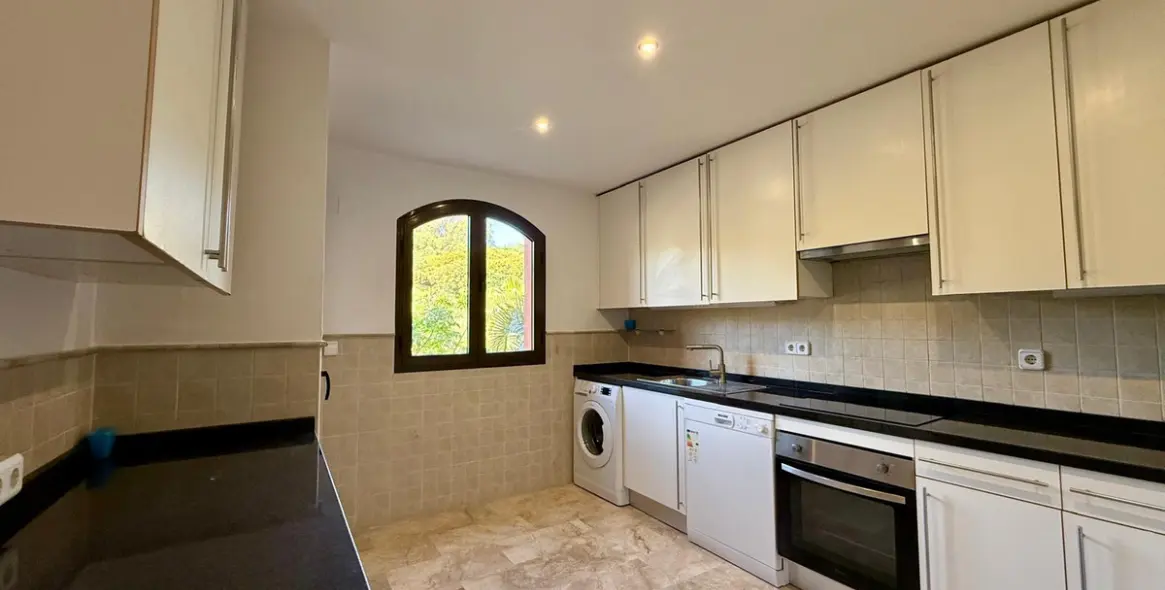 Продажа двухуровневого пентхауса в Estepona 38