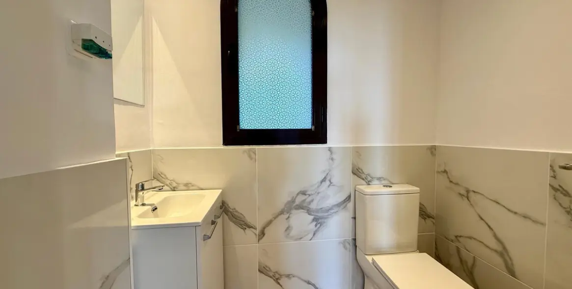 Продажа двухуровневого пентхауса в Estepona 40