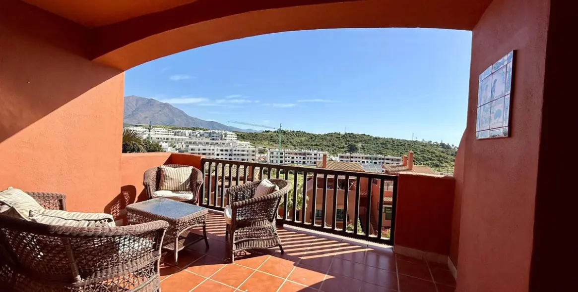 Продажа двухуровневого пентхауса в Estepona 45