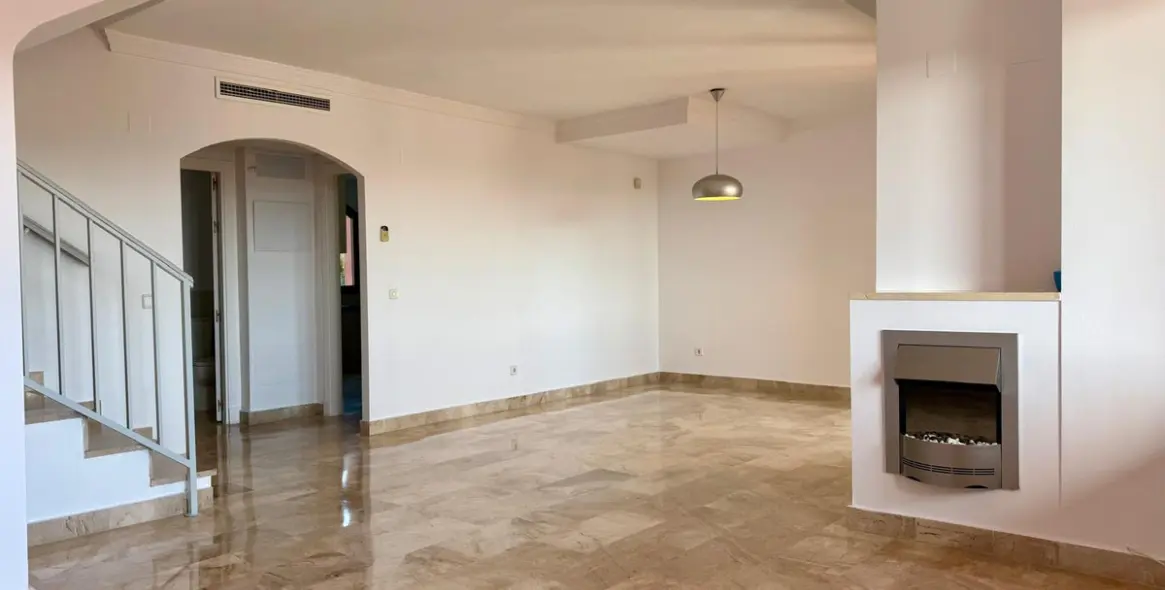 Продажа двухуровневого пентхауса в Estepona 53