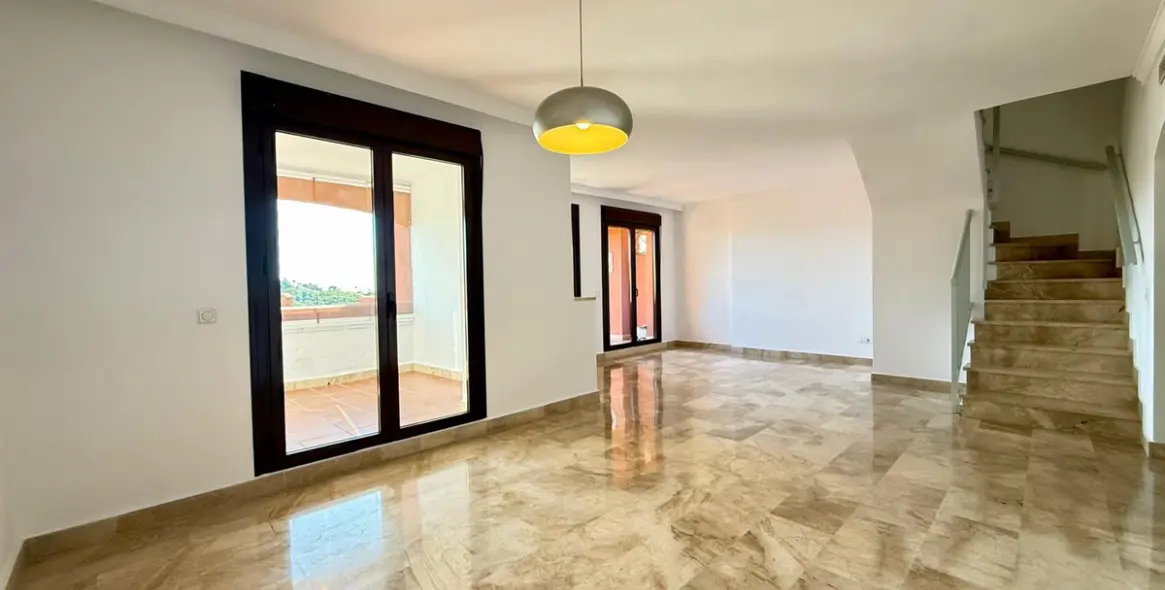 Продажа двухуровневого пентхауса в Estepona 54