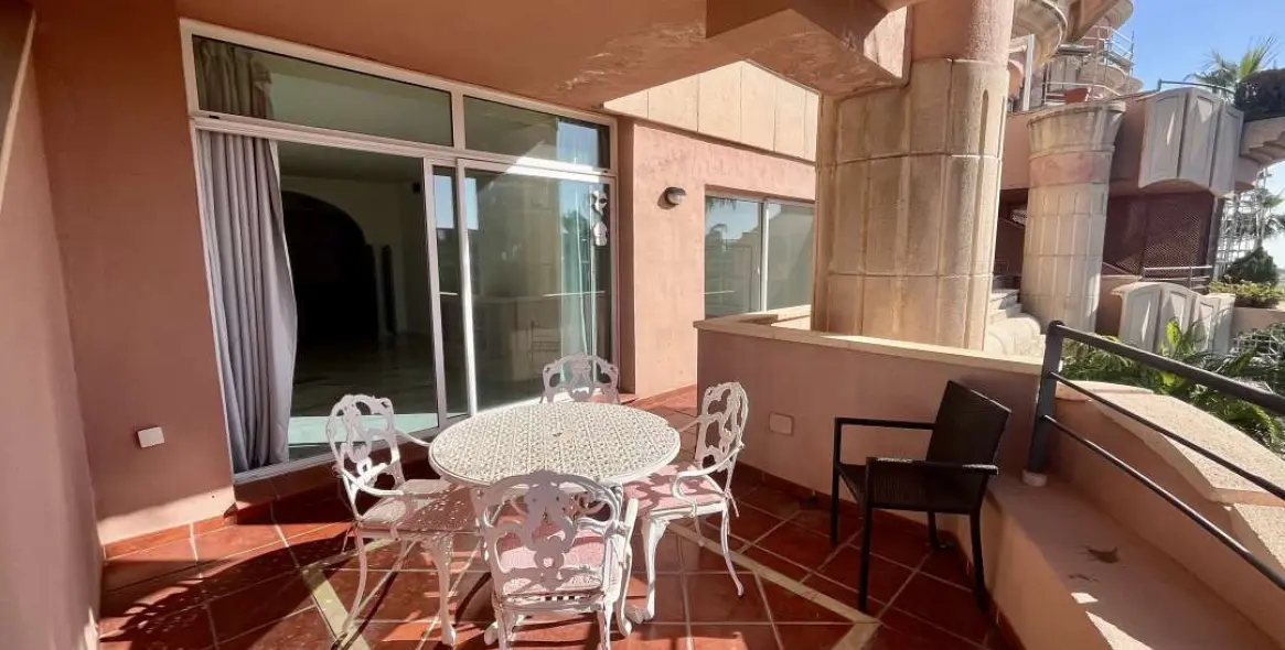 Продажа апартаментов на первом этаже в Marbella 2