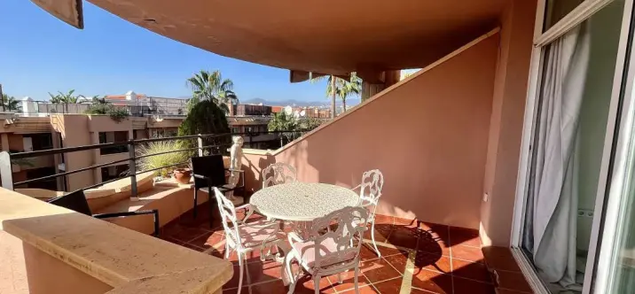 Продажа апартаментов на первом этаже в Marbella 3