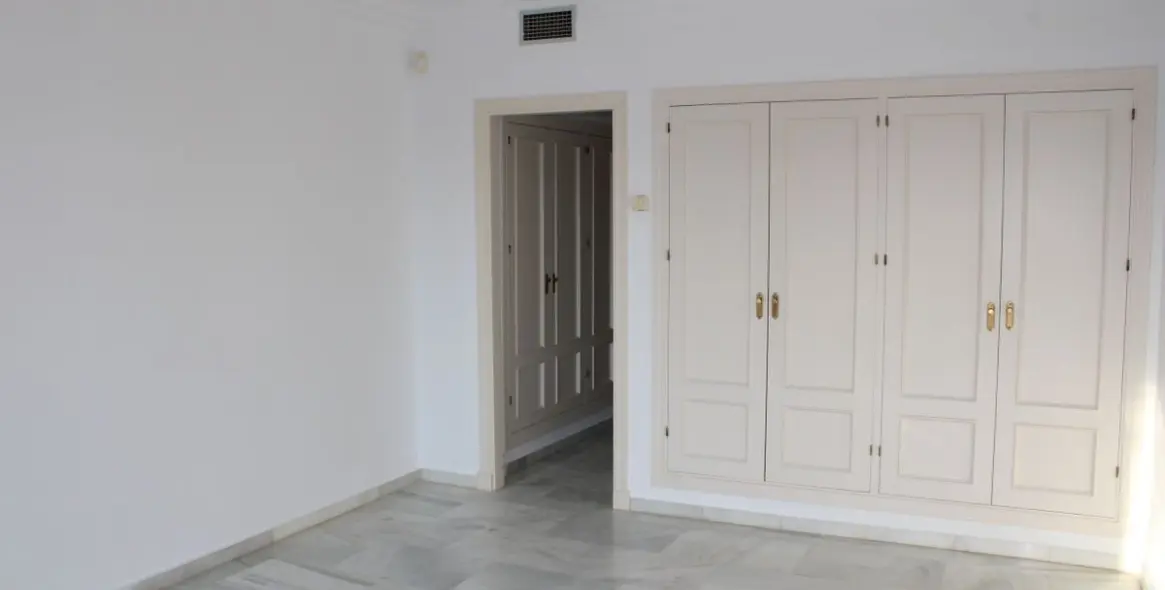 Продажа апартаментов на первом этаже в Marbella 15