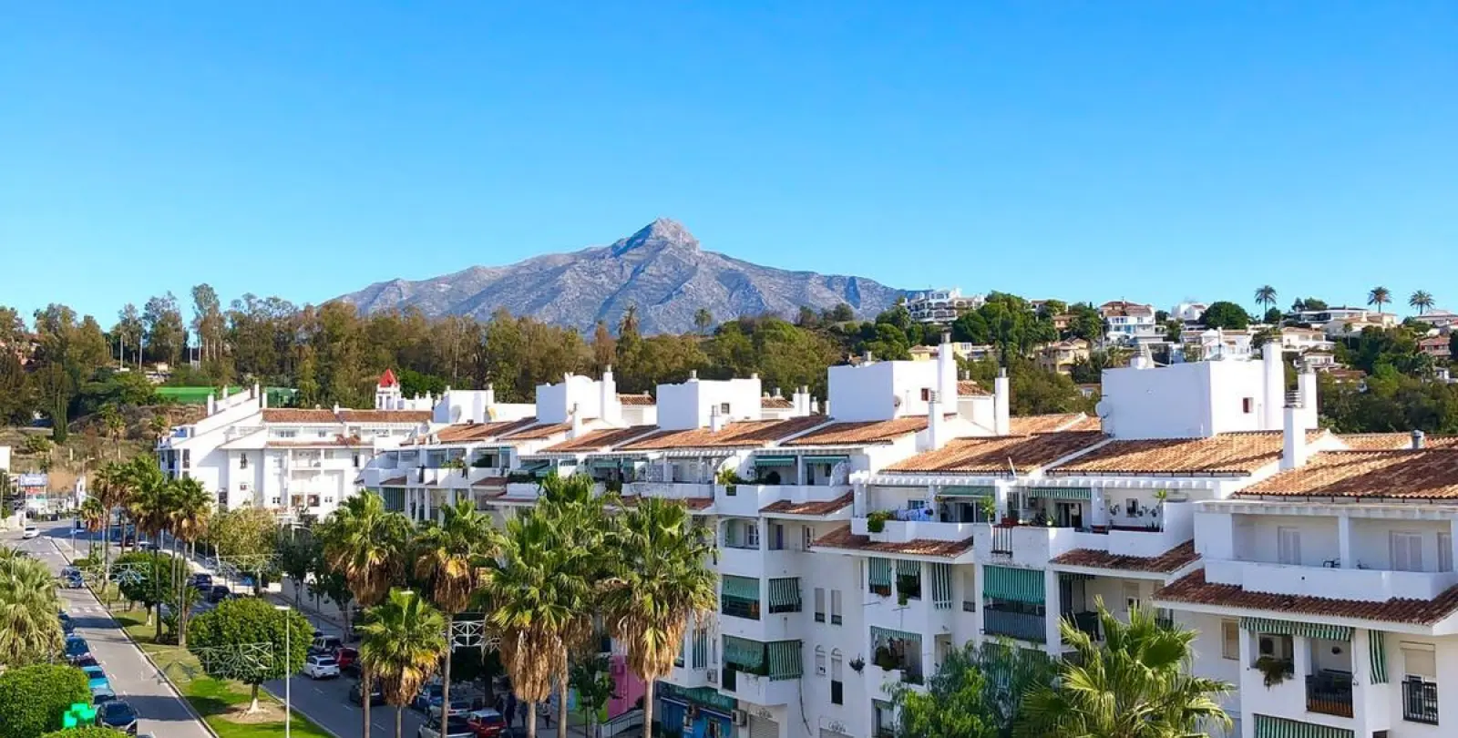 Sale of penthouse in Nueva Andalucía 2