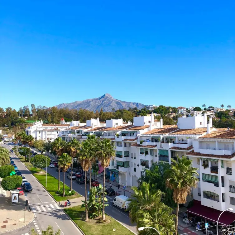 Sale of penthouse in Nueva Andalucía