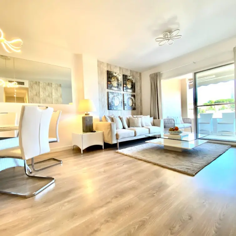 Sale of penthouse in Nueva Andalucía