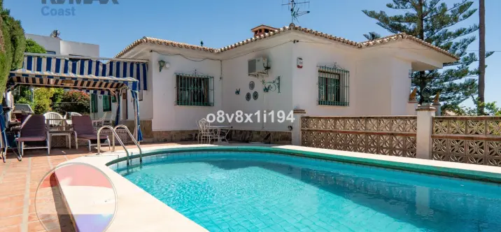 Sale of detached villa in Chilches 2