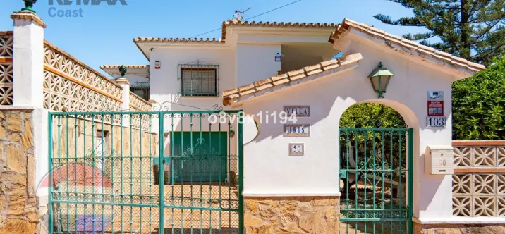 Sale of detached villa in Chilches 3
