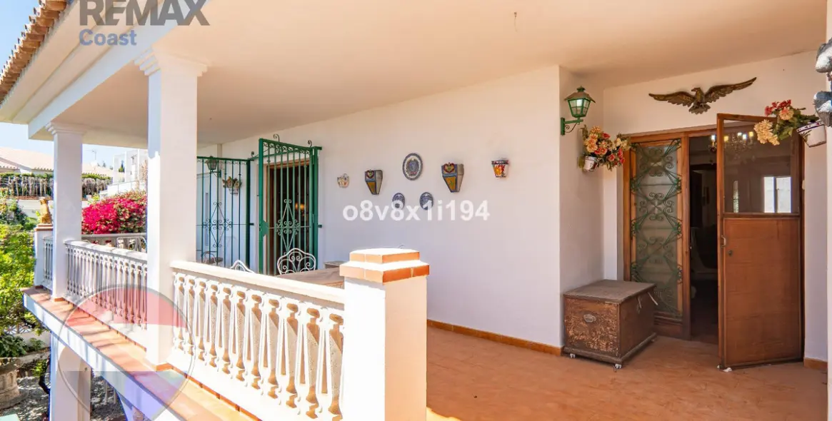 Sale of detached villa in Chilches 5