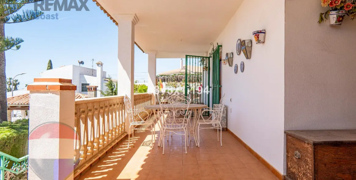 Sale of detached villa in Chilches 8