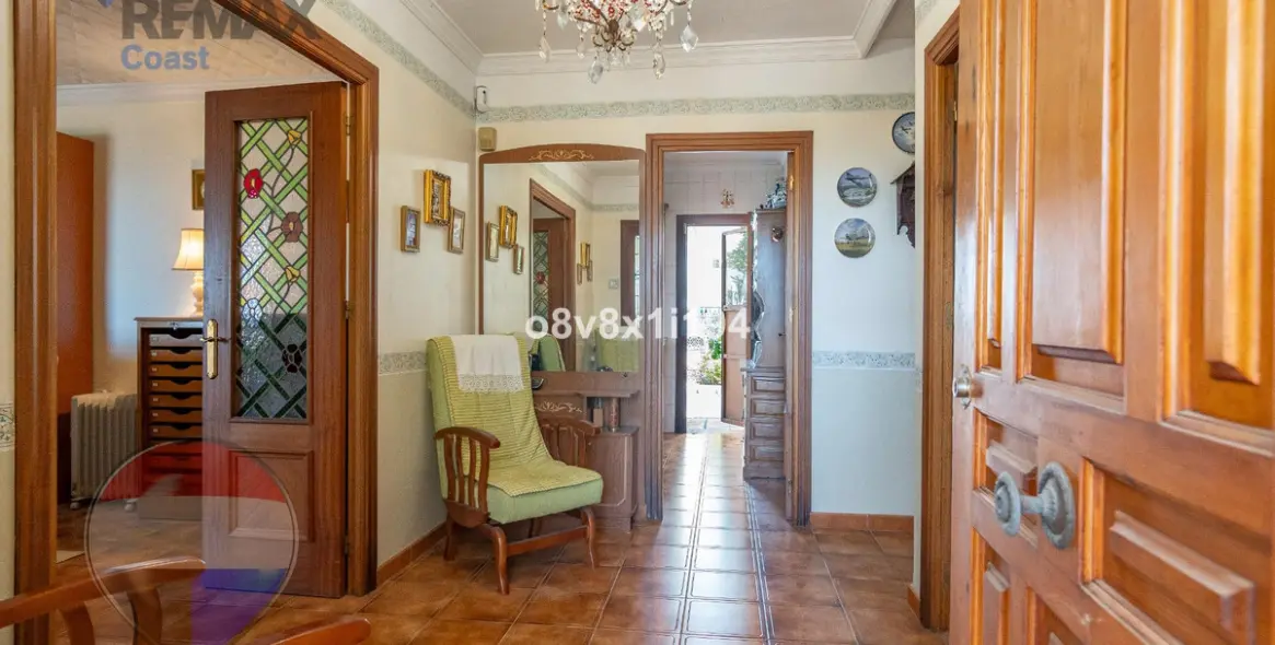 Sale of detached villa in Chilches 9