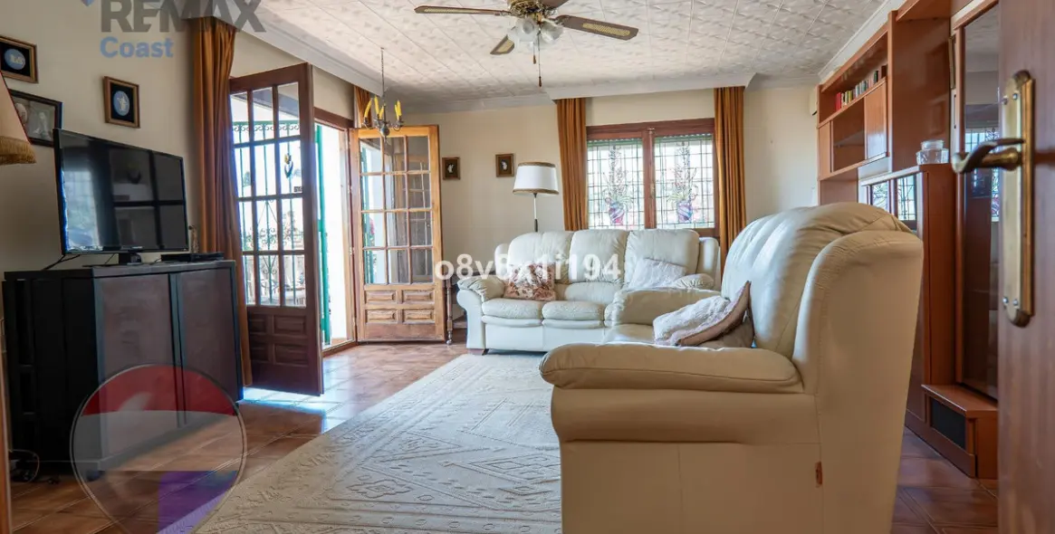 Sale of detached villa in Chilches 15